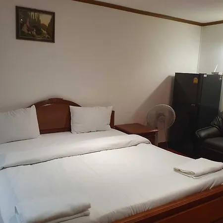 Affordable Serviced Apartment Nana - Omni Tower Sukhumvit Location Bangkok Exterior photo