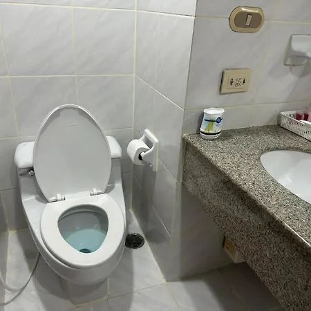 Affordable Serviced Apartment Nana - Omni Tower Sukhumvit Location Bangkok Exterior photo