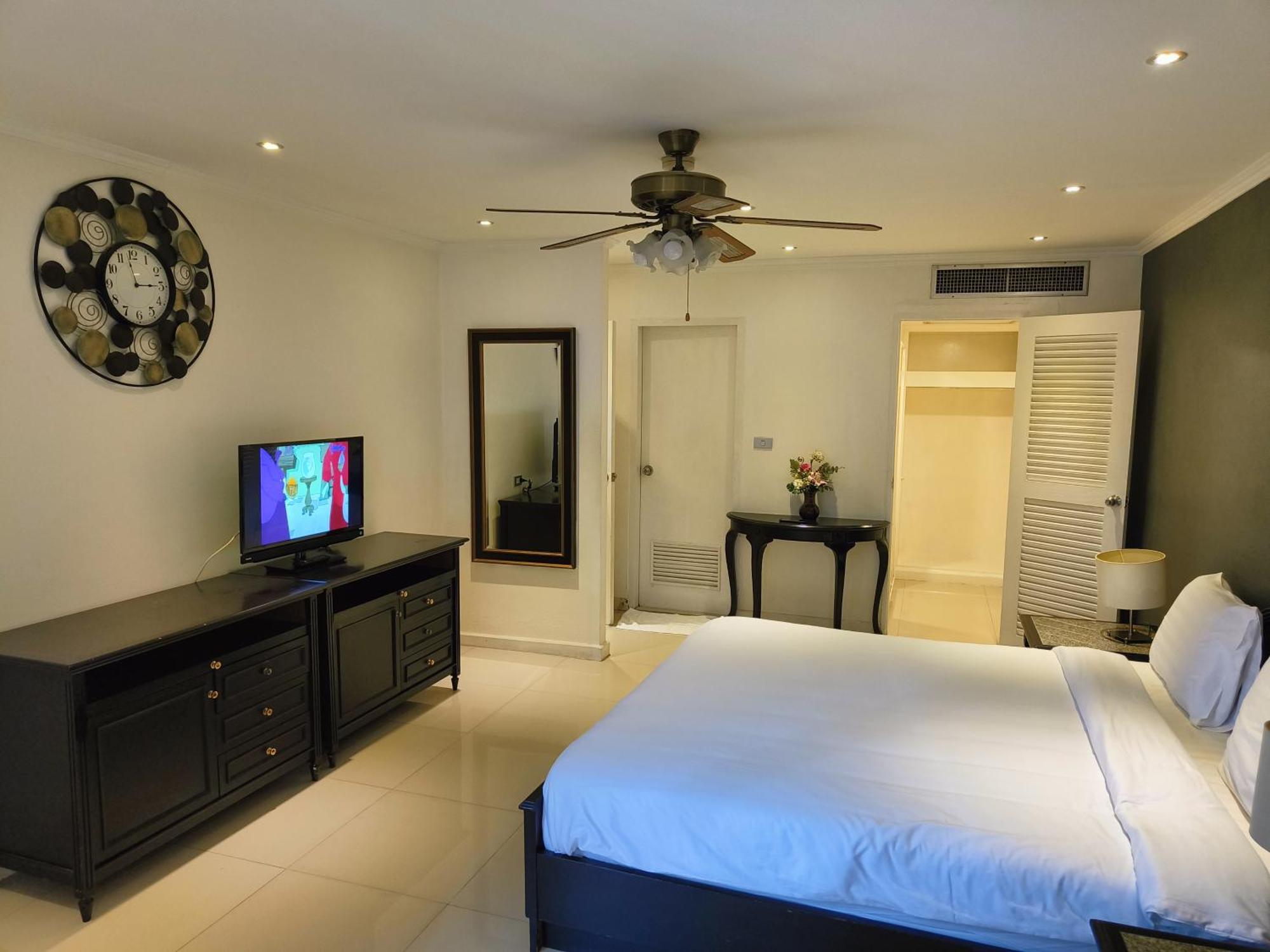 Affordable Serviced Nana - Omni Tower Sukhumvit Location Apartment *