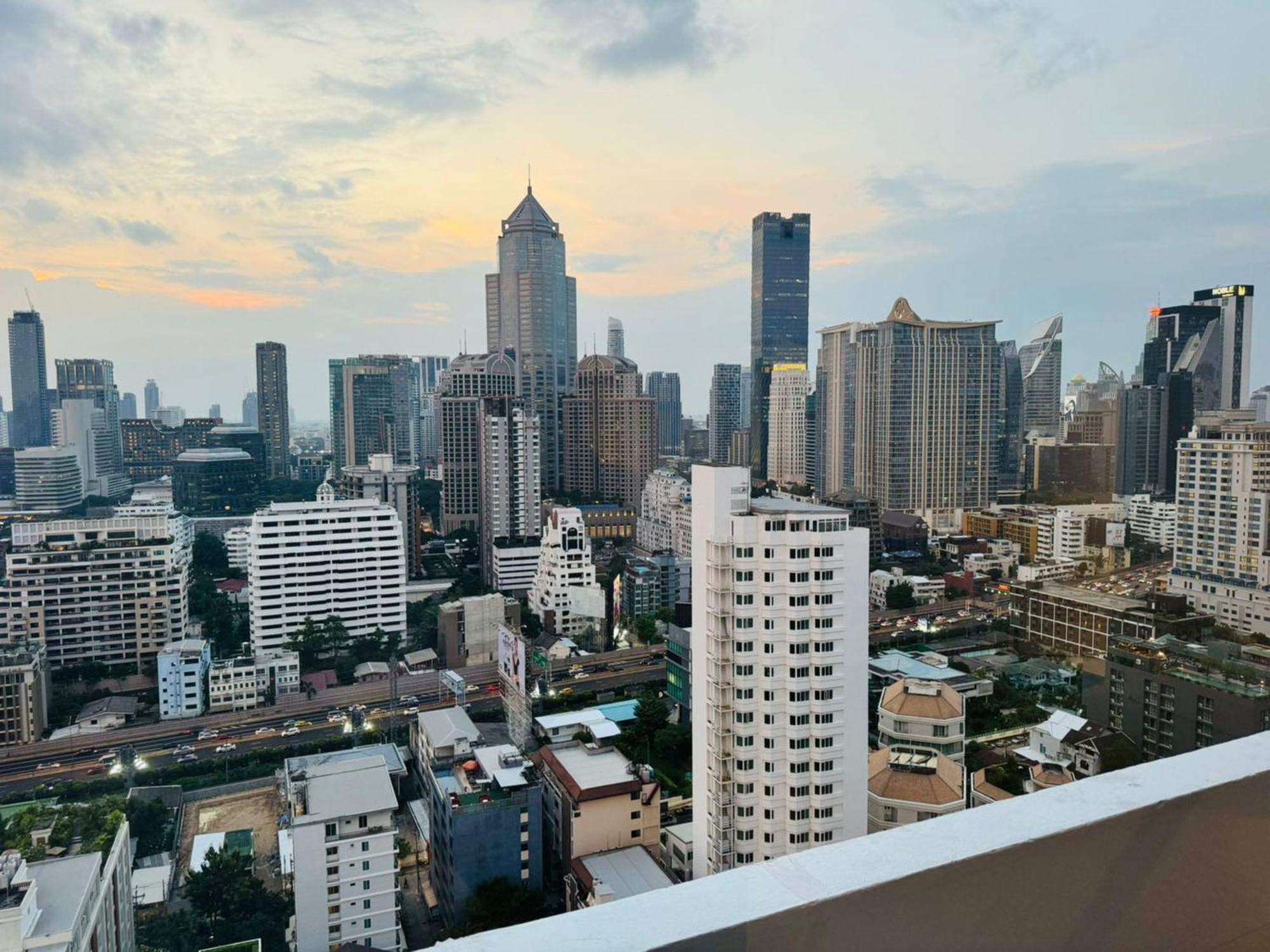 Affordable Serviced Nana - Omni Tower Sukhumvit Location