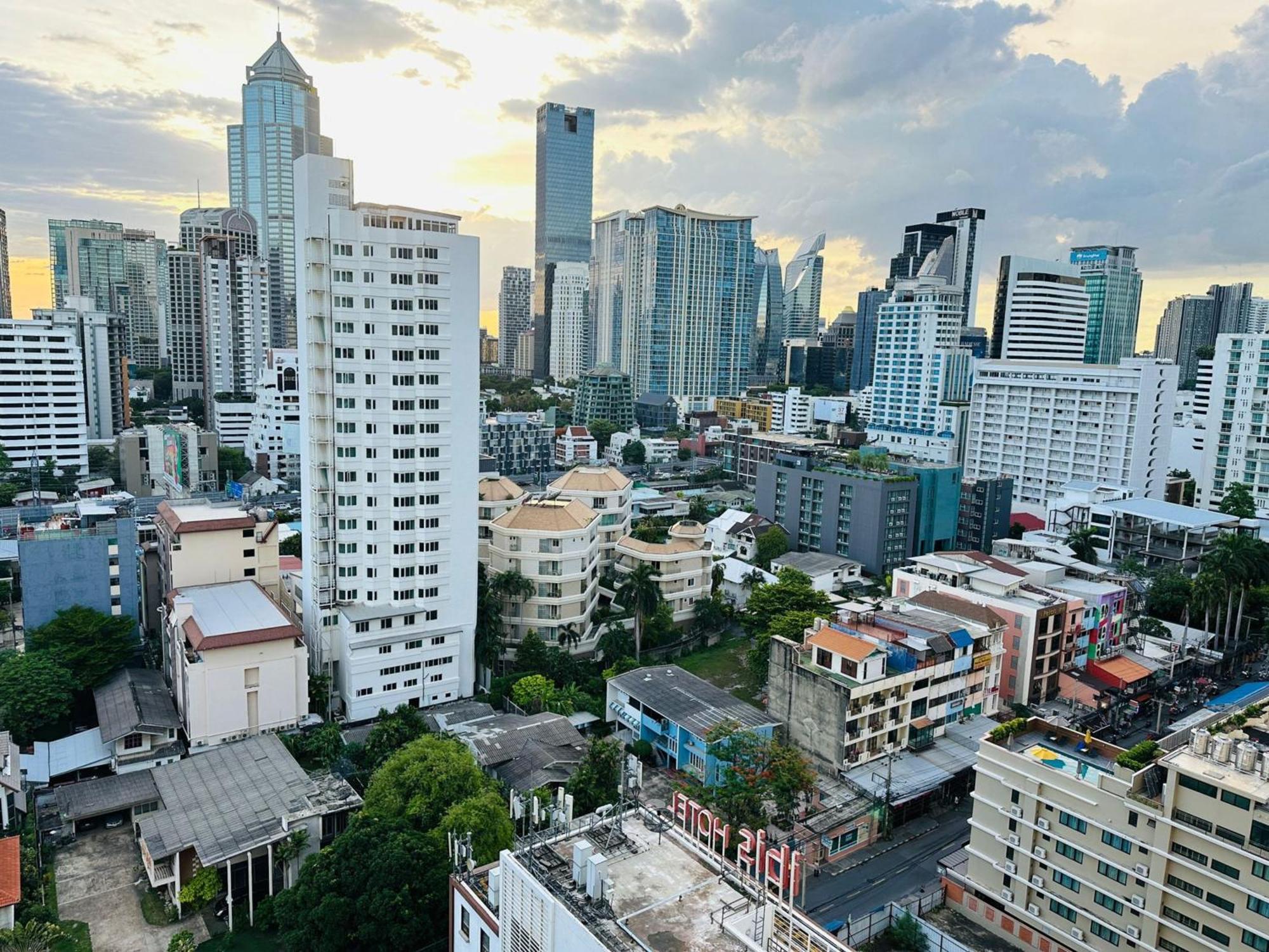Affordable Serviced Nana - Omni Tower Sukhumvit Location * 曼谷